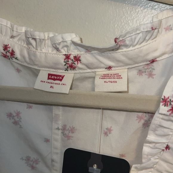 NWT Levi’s Western Cottagecore Floral White Ruffles Button-Front Tank Top - Picture 3 of 6